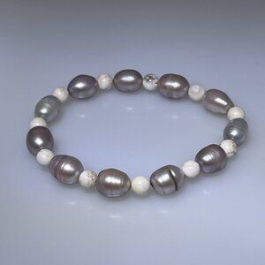White Howlite and gray freshwater pearls beaded bracelet, NWOT